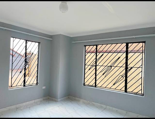 3 BEDROOM HOUSE FOR SALE IN PROTEA GLEN